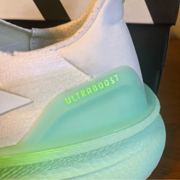 NWT ADIDAS Ultraboost 5X Women’s Running Shoes - Picture 4 of 8